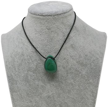 Malachit Tropfen Anhänger im Geschenkset mit Lederkette, 2,5 cm